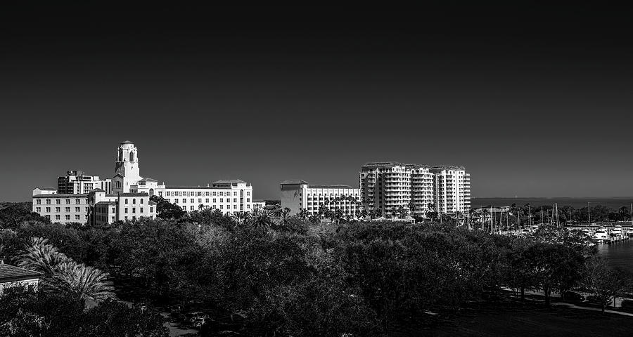 Sunset Photograph - The Vinoy Resort Hotel b/w by Marvin Spates