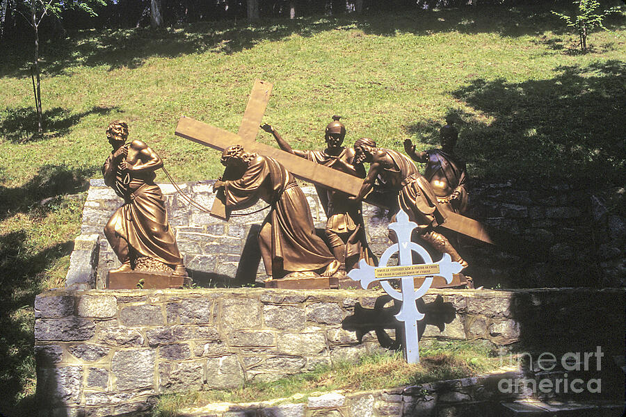 Sainte Anne De Beaupre Photograph - The Way to the Cross by Bob Phillips