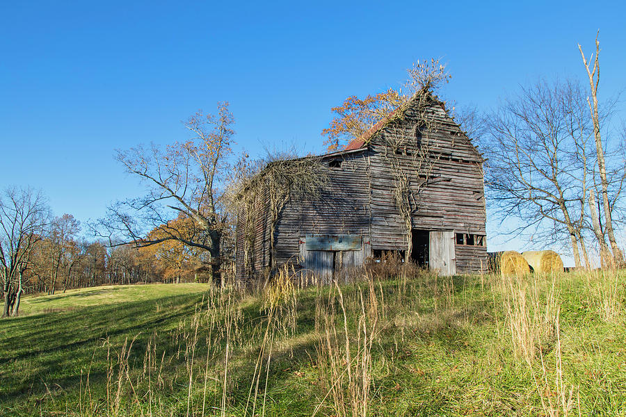 This Old Barn Photograph by Lorraine Baum