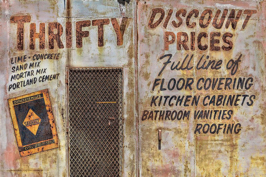 Thrifty Discount Sign Photograph by Steven Bateson
