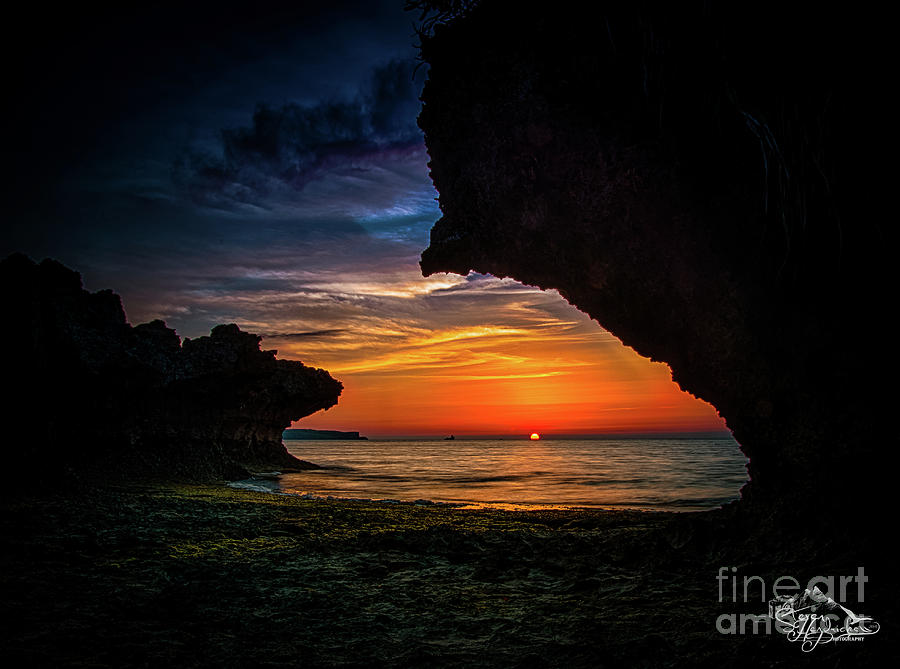 Through the eye of the stone by Steven Hendricks Through the eye of the stone by Steven Hendricks