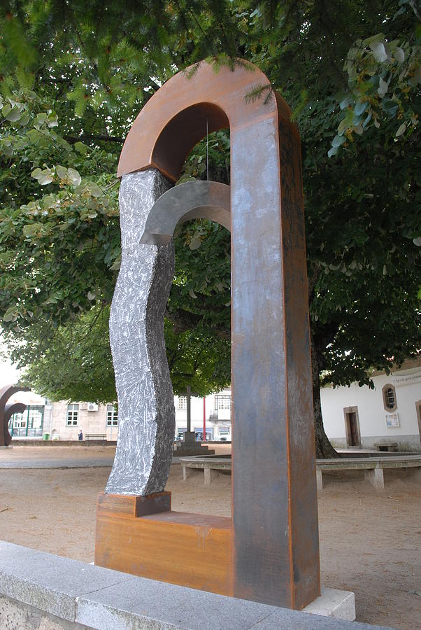 Through The Portal Sculpture by Luis Queimadela