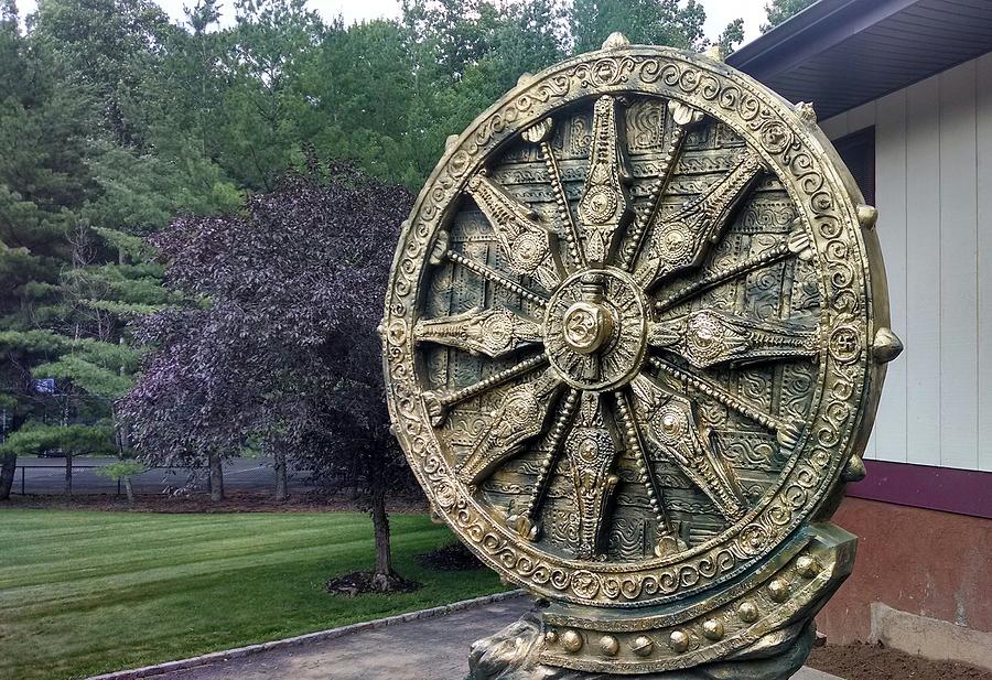 Time wheel Sculpture by Wins Dieus