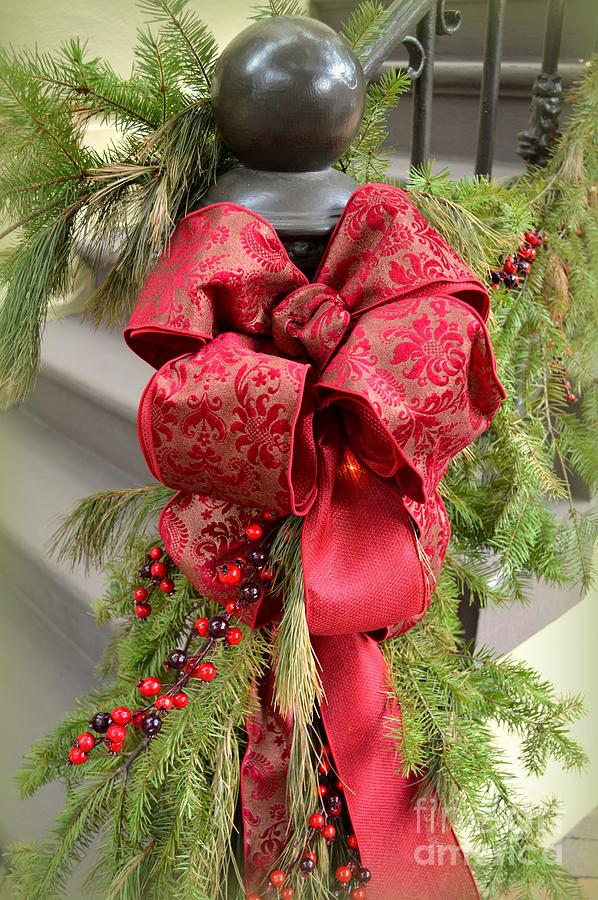 Christmas  - Tis the Season by Linda Covino