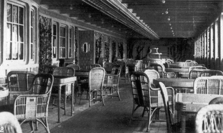 Titanic: Parisian Cafe, 1912 Photograph by Granger