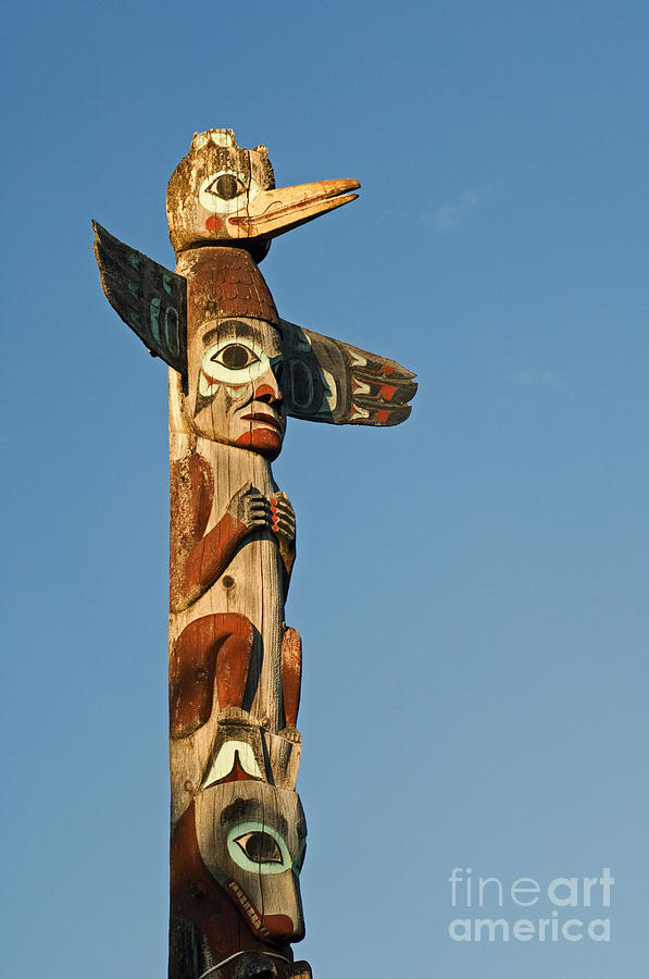 Beaver Photograph - Tlingit Totem Pole by Greg Vaughn - Printscapes