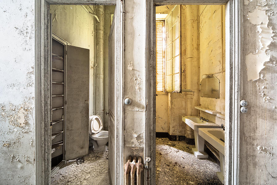 Toilet decay - urban exploration Photograph by Dirk Ercken