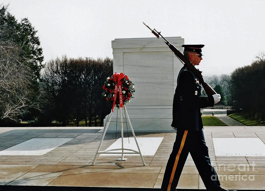 Tomb Of The Unknown Soldier Photograph by D Hackett