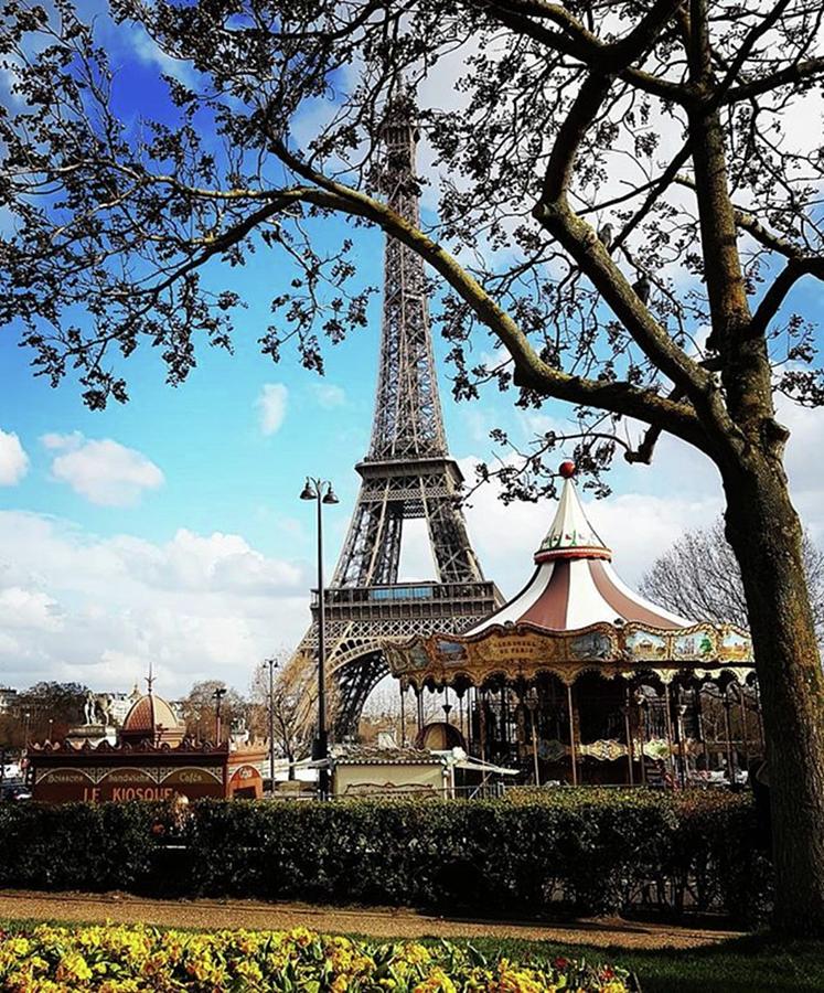 Paris Photograph - Torre Eiffel, 324 Metros De Charme E by Angelica Nascimento