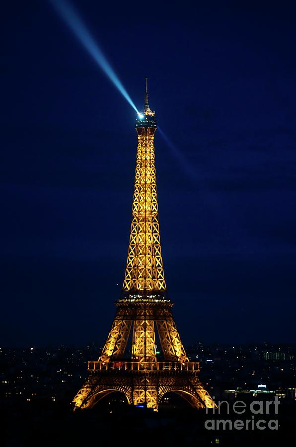 Torre Eiffel de Noche Photograph by Lilliana Mendez