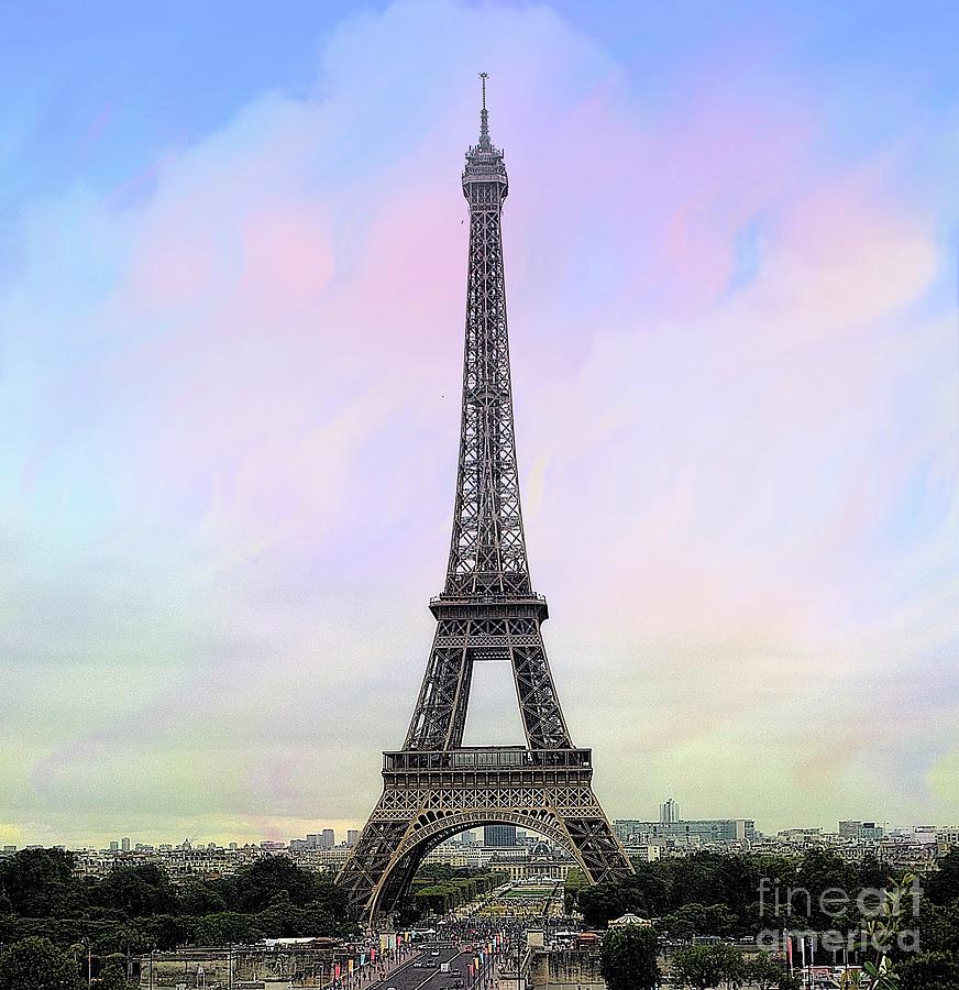 Torre Eiffel  Photograph by Lilliana Mendez