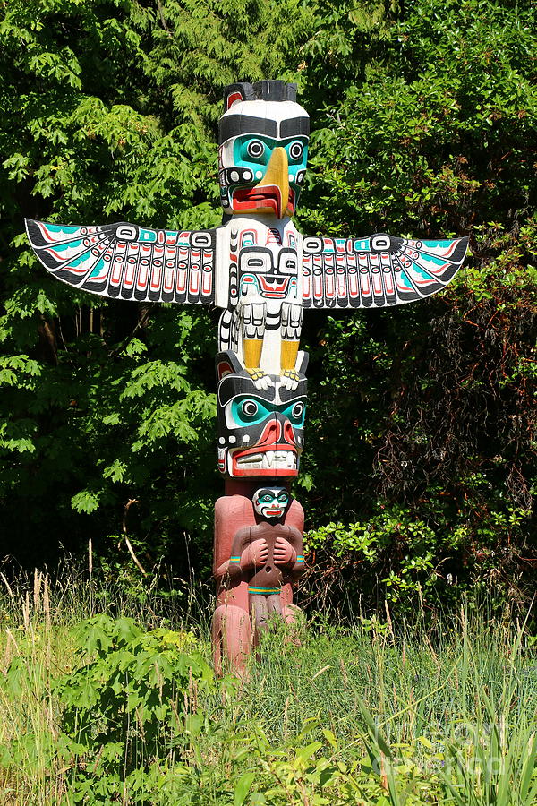 Totem Pole At Stanley Park Photograph by Christiane Schulze Art And ...