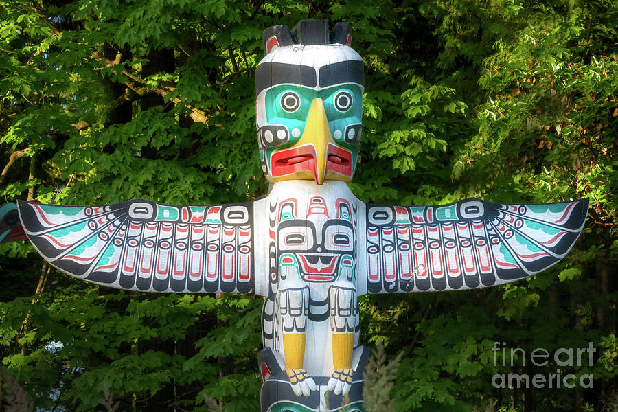 Totem Pole Stanley Park Photograph by Jerry Fornarotto