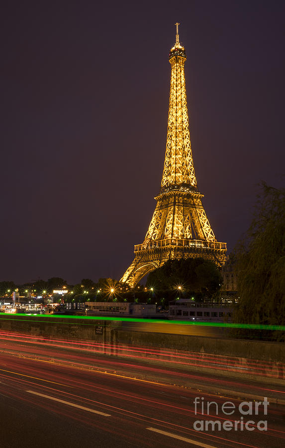 Tour De Eiffel At Night Photograph