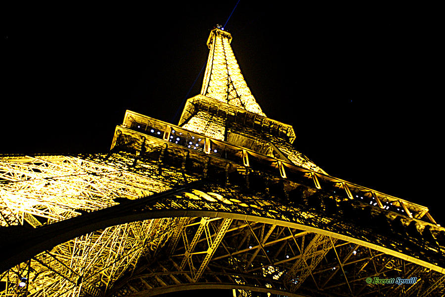 Tour Eiffel - la nuit par le bas Photograph by Everett Spruill