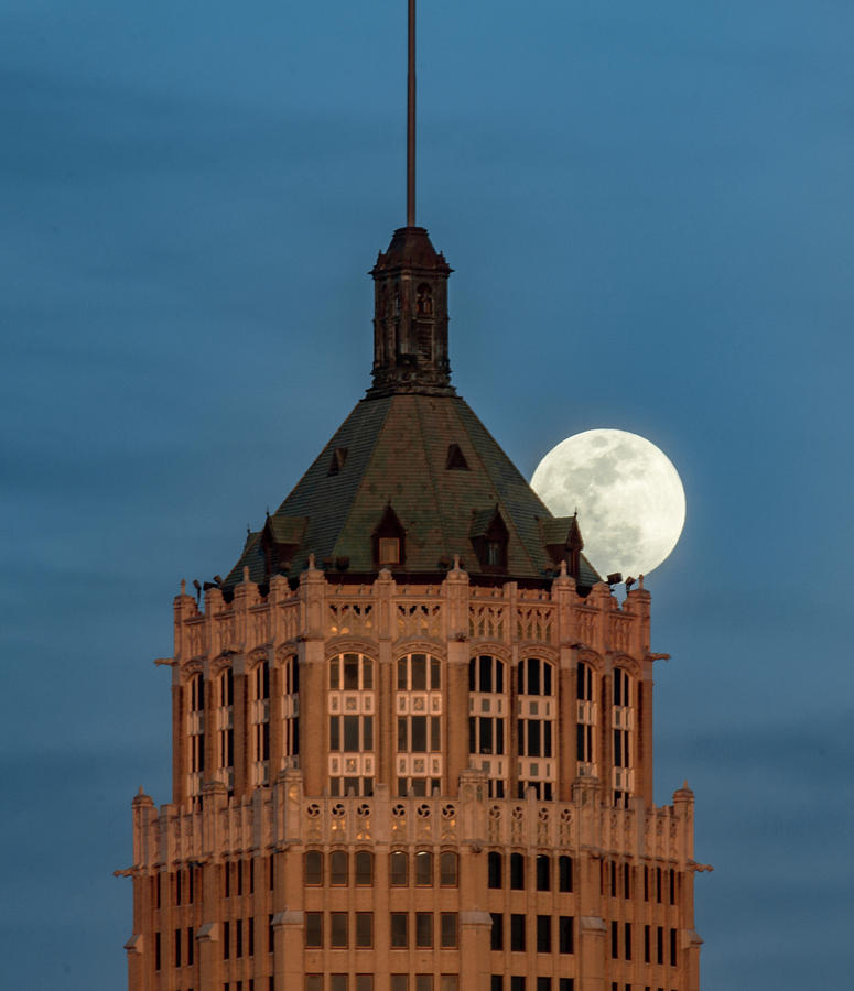 San Antonio Photograph - Tower Life Building by Janice Grantz