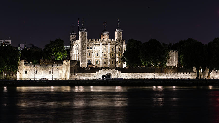 London Photograph - Tower of London by Stephen Stookey