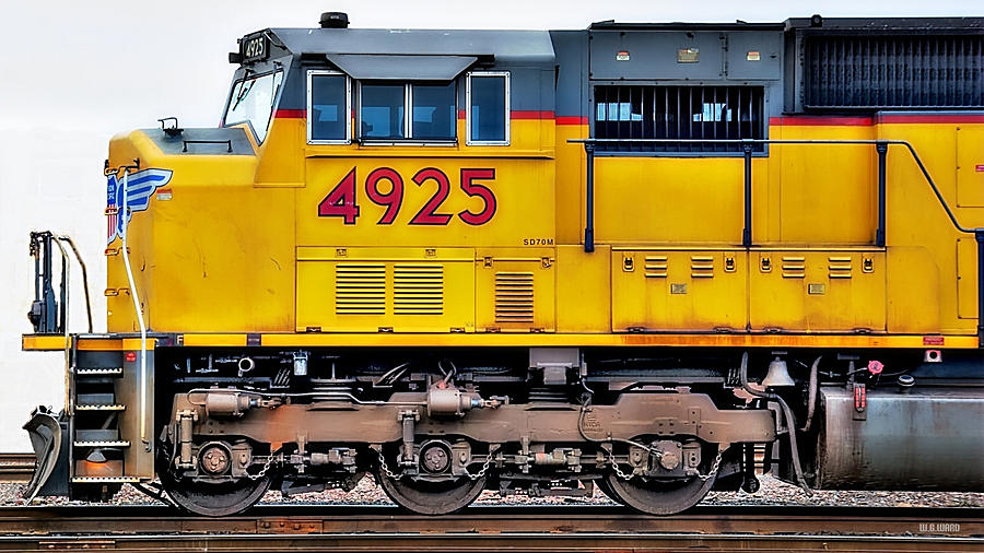 Train 4925 Photograph by Wendell Ward