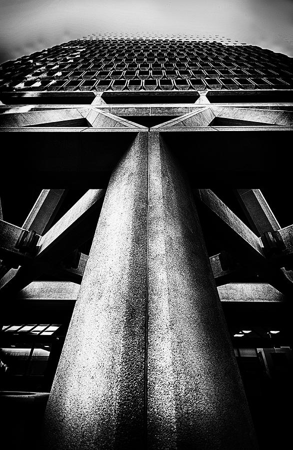 Transamerica Pyramid Building In San Francisco In Black And White ...