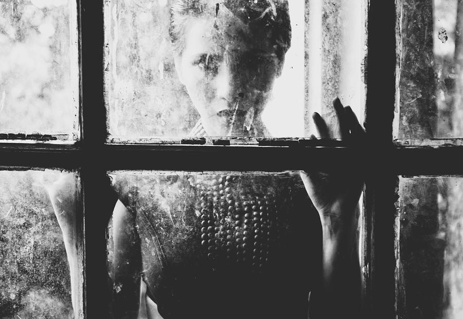 Black And White Photograph - Trapped by Akhmad Fauzi Nurulhamzah