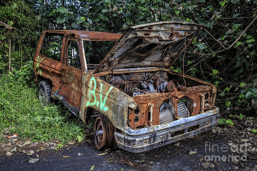 Trashed Car Maui Hawaii Photograph by Edward Fielding