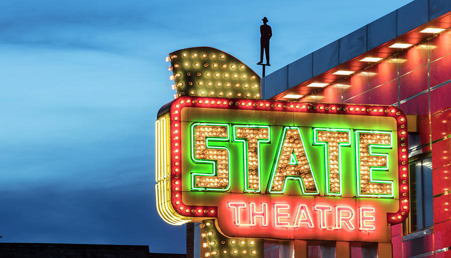 Canon 5dsr Photograph - Traverse City State Theatre by John McGraw