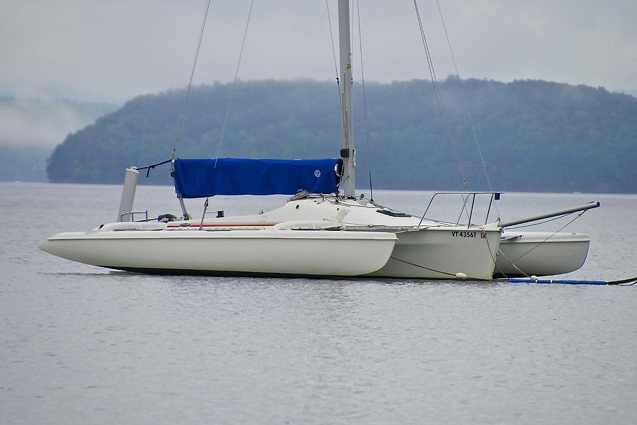 tri hull sailboat