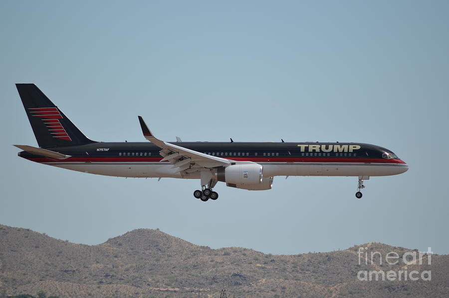 Trump Boeing 757 Landing in Phoenix Arizona at Phoenix Sky Harbor ...