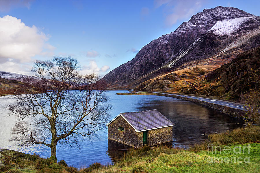 Nature Photograph - Tryfan and Llyn Ogwen by Ian Mitchell