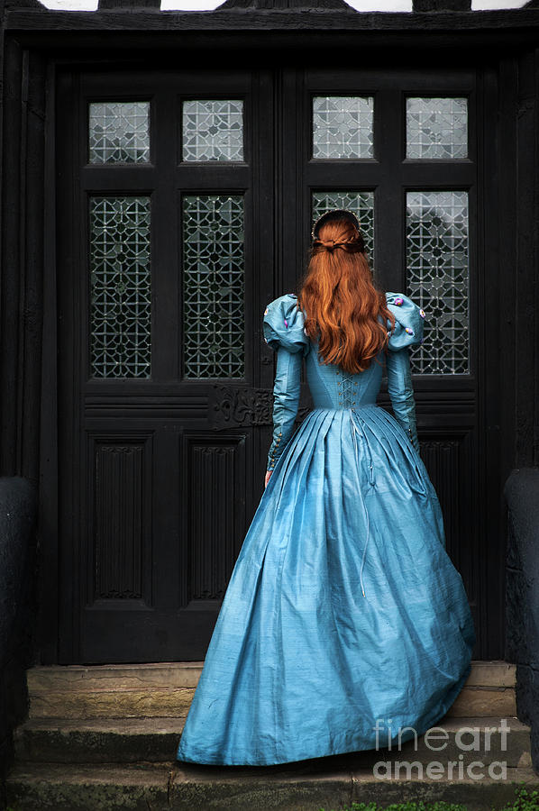 Tudor Woman At The Doorway Of A 16th Century Mansion House Photograph by Lee Avison