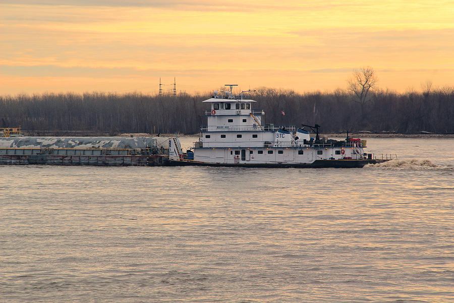 Tug And Barge At Daybreak On The Mississippi River Photograph By Greg