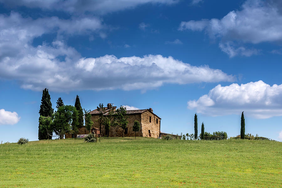 Tuscan field with farm house Photograph by Wolfgang Stocker