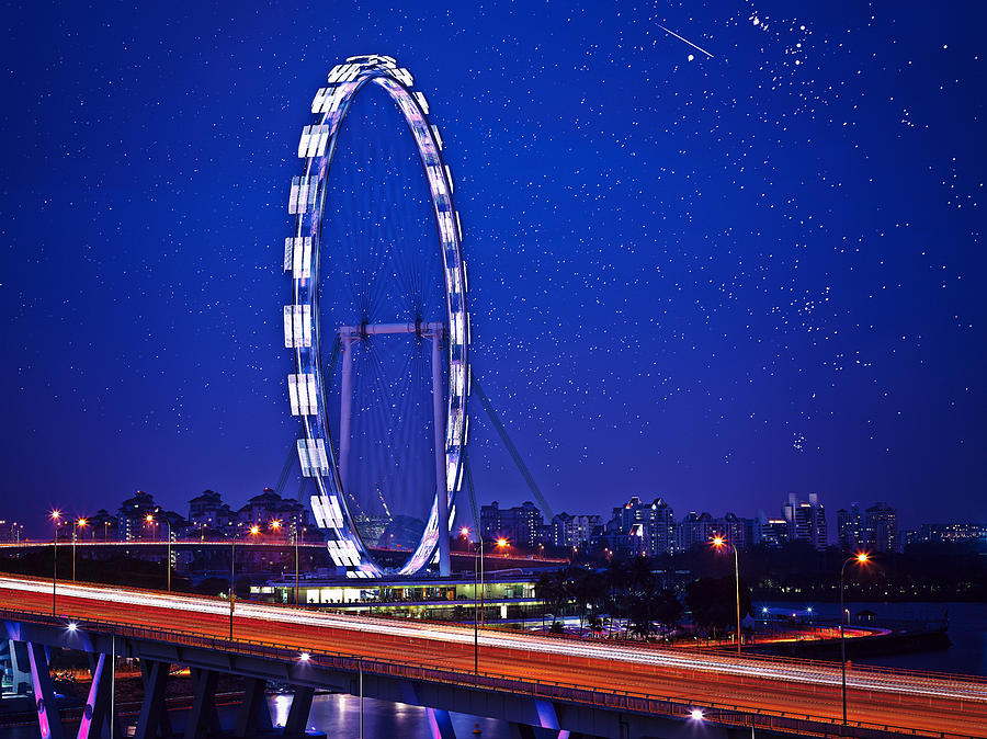 Ferris Wheel Photograph - Twilight hits the flyer by Sandeep Murali