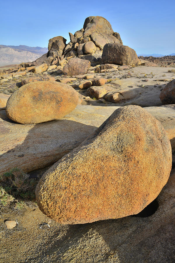 Twin Boulders in Alabama Hills Photograph by Ray Mathis