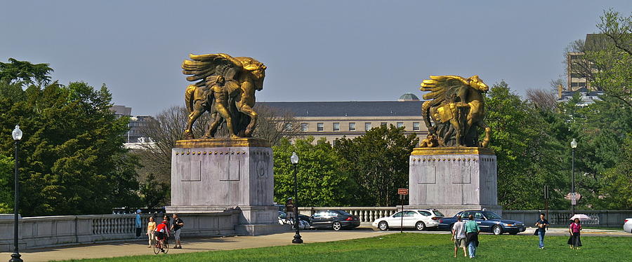 Two DC Statues Photograph by Henri Irizarri