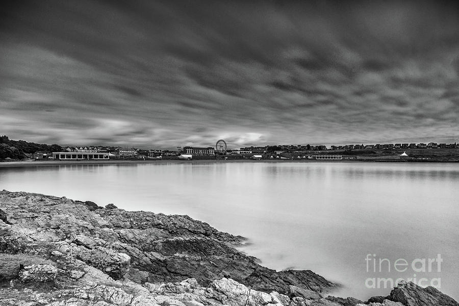 Two Minutes At Barry Island Monochrome Photograph by Steve Purnell