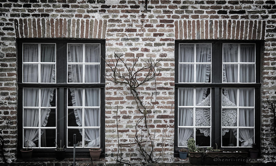 Two windows Brugge Photograph by Henri Irizarri