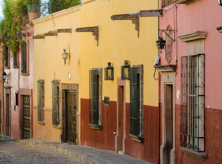 Typical street in  San Miguel de Allende, Mexico. Photograph by Rob Huntley