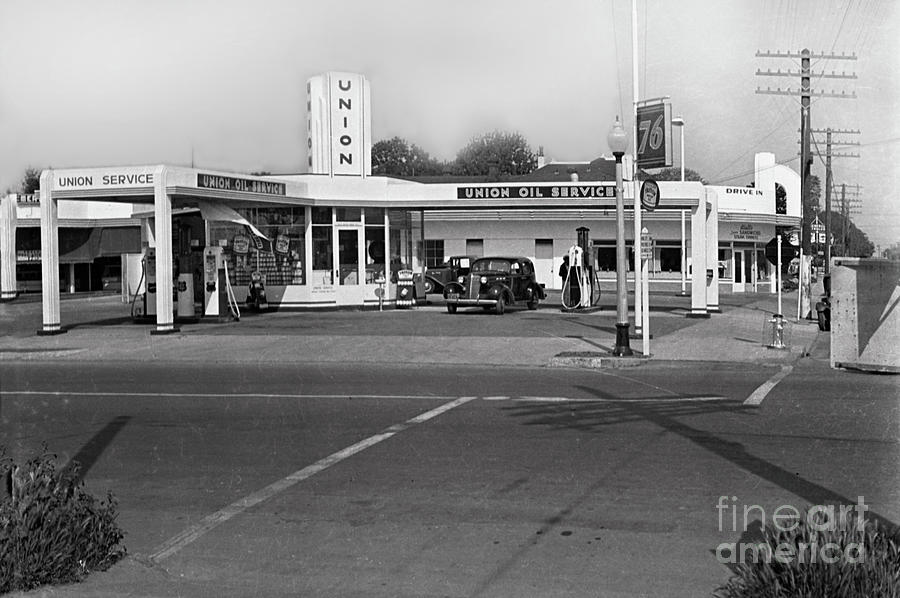 Salinas Photograph - Union Oil Service 76 Gas Station Circa 1940 by Monterey County Historical Society
