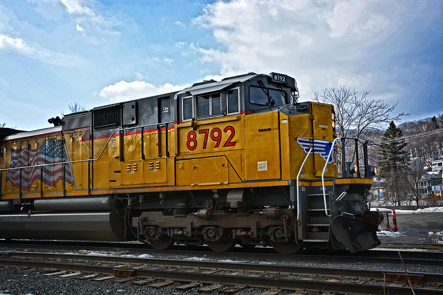 Union Pacific 8792 Idles Photograph by Mike Martin