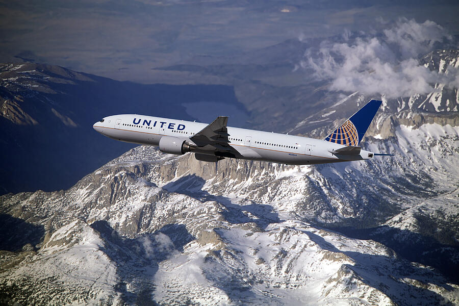 United Airlines Boeing 777-200 Mixed Media by Erik Simonsen