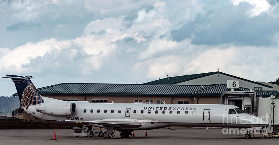 United Airlines Express Jet  Photograph by David Oppenheimer