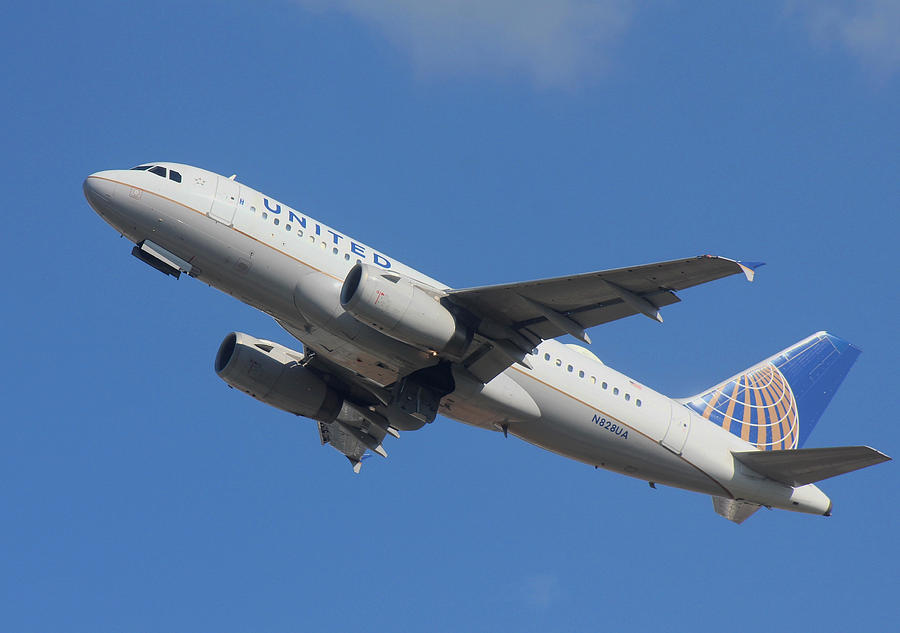 United Airlines N828UA Photograph by Joseph C Hinson