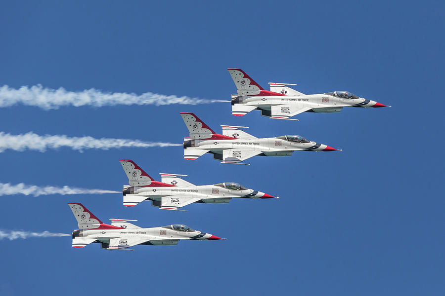 United States Thunderbirds - F-16 Fighting Falcons Photograph by R ...