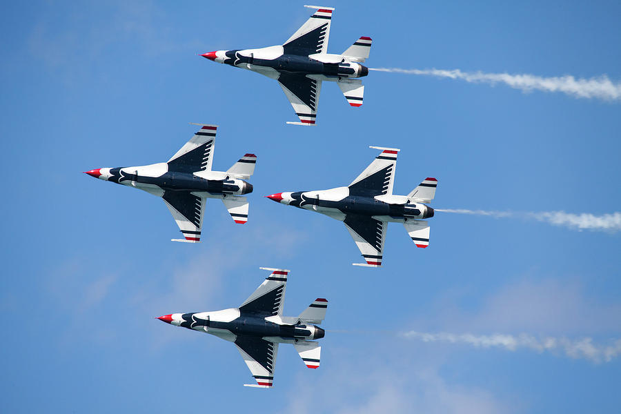 United States Thunderbirds - F16 Fighting Falcon Photograph by R Scott ...