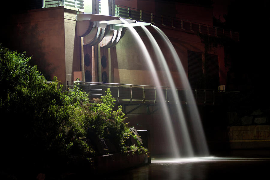 Nature Photograph - Urban fountain at night by Martin Rochefort