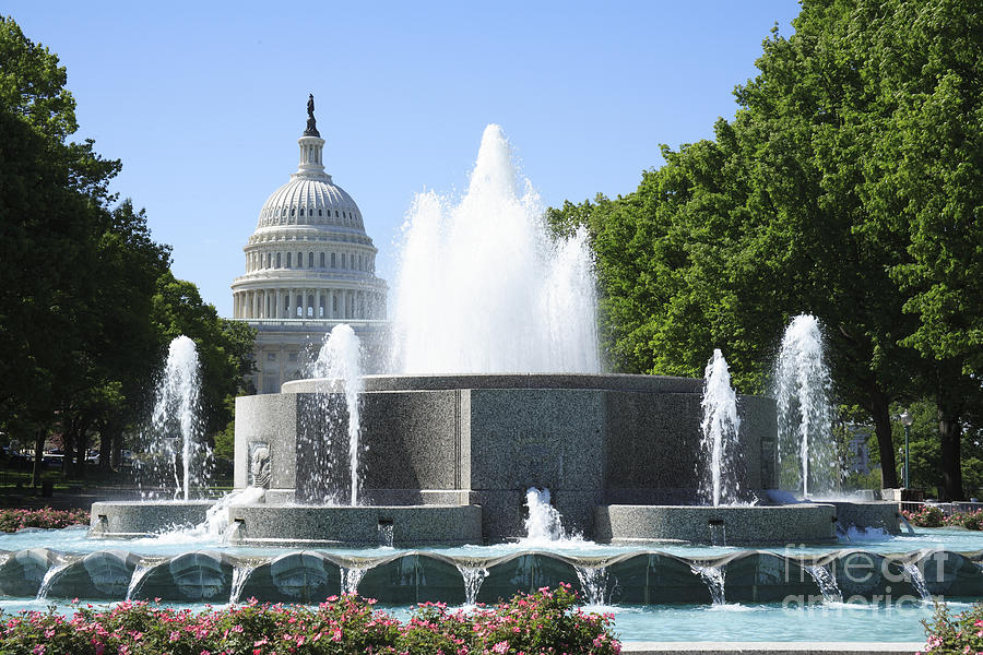 US Capitol and Fountain in Washington DC Photograph by William Kuta