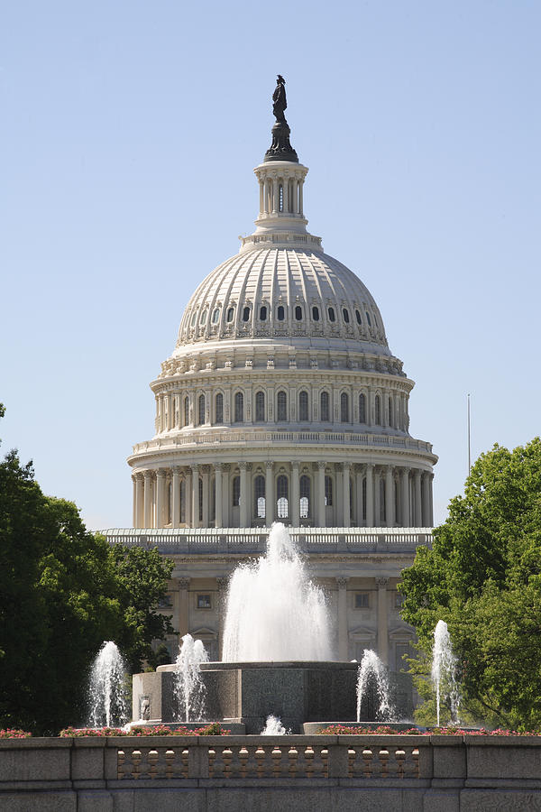US Capitol Building and Fountain Photograph by William Kuta