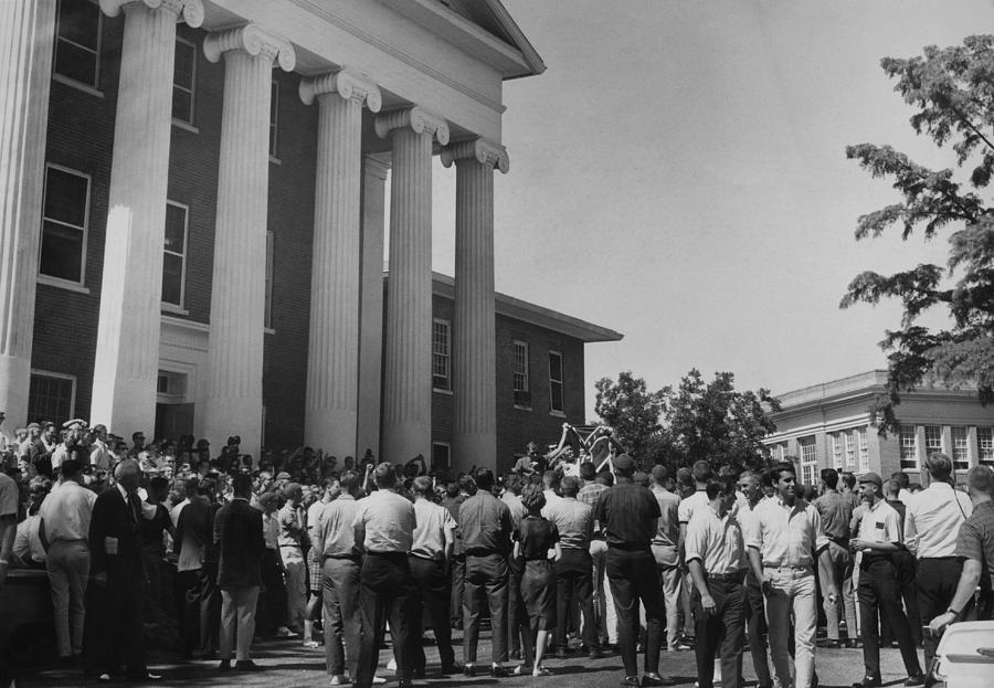 University Of Mississippi Photograph - Us Civil Rights. A Crowd Of Students by Everett