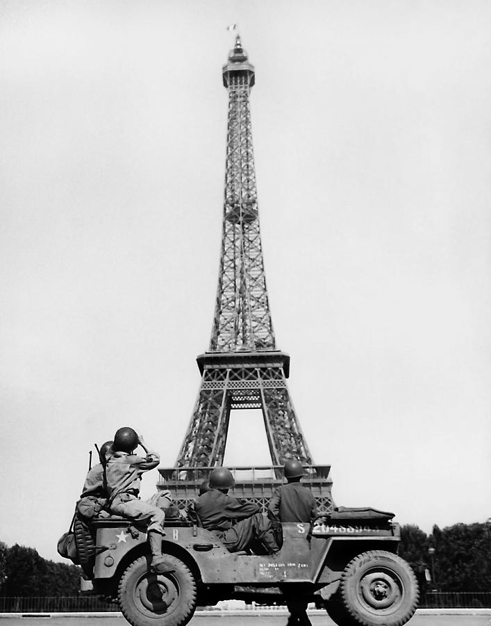 US Soldiers Viewing Eiffel Tower - Paris Liberation - 1944 Photograph by War Is Hell Store